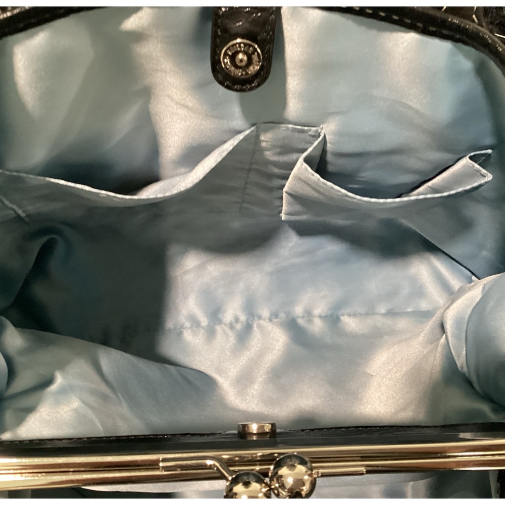 Coach black patent leather monogram kiss lock shoulder bag with silver hardware - Picture 7 of 9